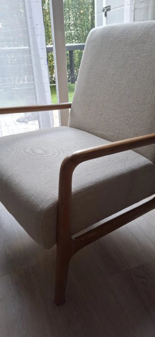 Butaca de fresno y lino color beige