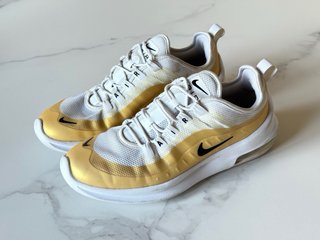 Nike Air Max Axis Blancas y Doradas