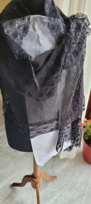 Stola nera con pizzo