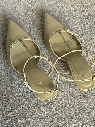 Zapatos de piel, tacón medio, verde caqui