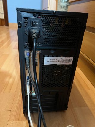 Ordenador de sobremesa + monitor+teclado rgb+wifi