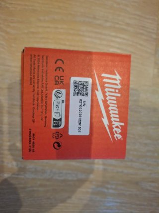 Milwaukee M18B5 Batería 5.0Ah + Cargador M12-18FC