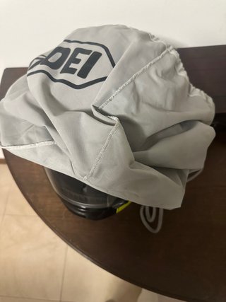Casco modulare Shoei nero e giallo