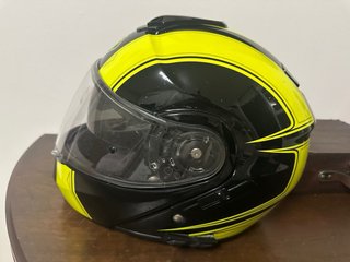 Casco modulare Shoei nero e giallo