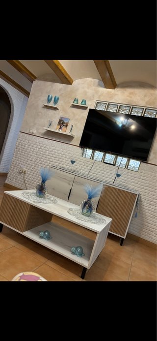Mueble de comedor y mesa auxiliar