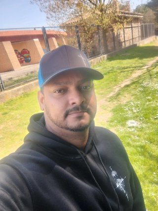 Estoy disponible pra Trabajo en la construcción.