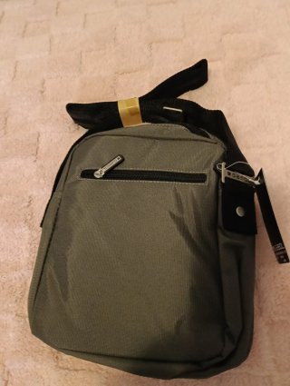 Bandolera Gabol gris y negra