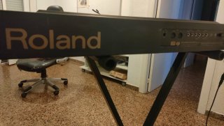 Piano Digital Roland EP-75 + Pack