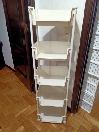Estantería organizadora de plástico beige