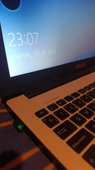 Portátil Asus Blanco y Negro