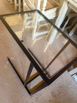 Mesa auxiliar cristal y metal Ikea
