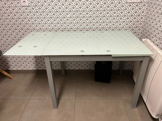Mesa extensible cristal blanco y metal