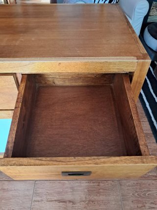 Mueble auxiliar de madera maciza con ruedas