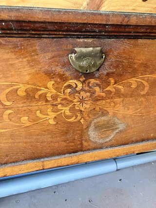 Cómoda antigua de madera maciza