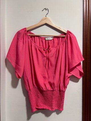 Camisa color coral con elástico en cintura talla M