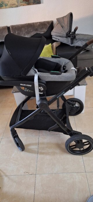 Silla de coche i-Size Maxi-Cosi y porta bb