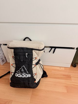 Mochila Adidas Beige y Negra