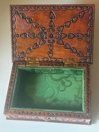 Caja madera tallada artesanal vintage