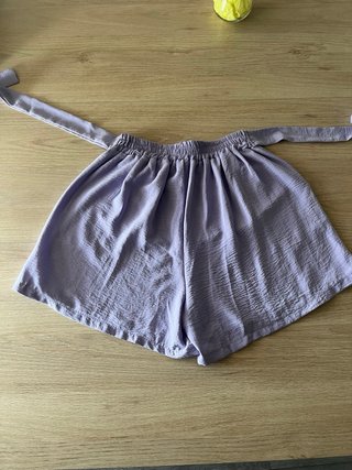 Pantalón holgado lila veraniego