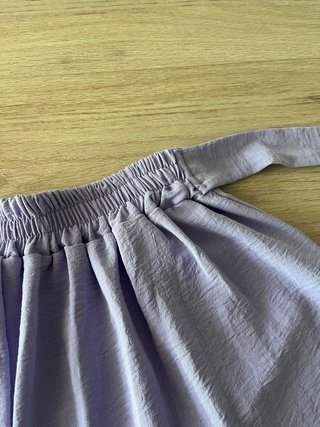 Pantalón holgado lila veraniego