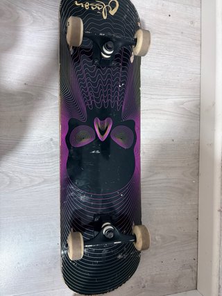 Skate Olsson diseño calavera morada