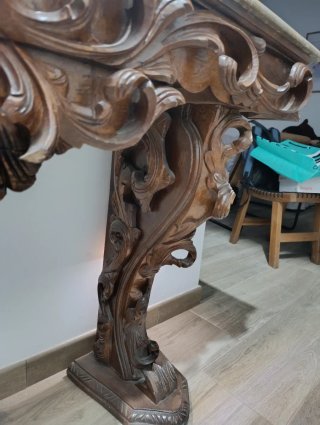 Recibidor antiguo tallado madera y mármol