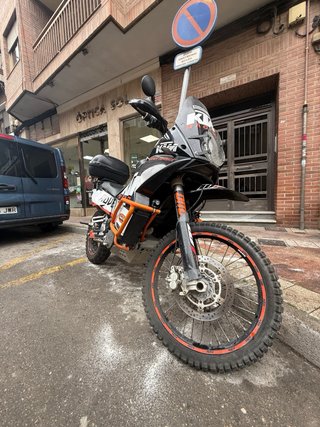 KTM 990 Adventure 2008 Negra y Naranja