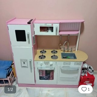 Cocinita de madera rosa