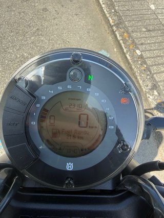 Husqvarna Svartpilen 401. Garantía 08/2026. 2300km