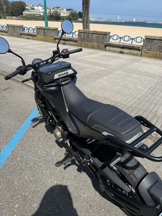 Husqvarna Svartpilen 401. Garantía 08/2026. 2300km