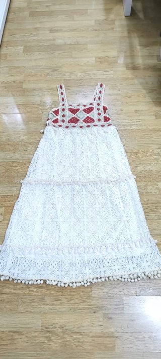 Vestido blanco y rojo con encaje