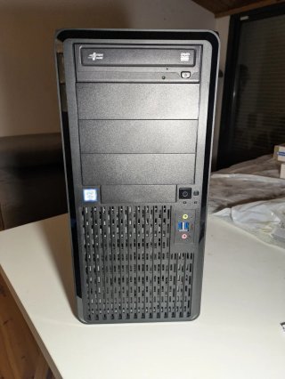 Intel Xeon E-2135, 32GB RAM y 4x1Gbe