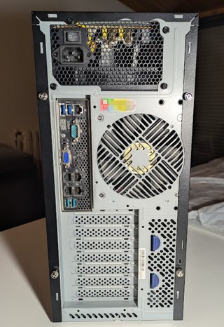 Intel Xeon E-2135, 32GB RAM y 4x1Gbe