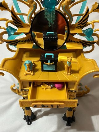 Tocador y Silla Monster High Cleo