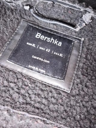 Chaqueta de piel Bershka con capucha
