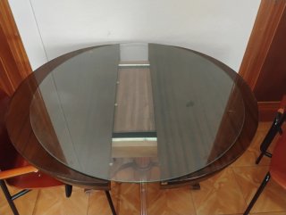 Mesa redonda cristal y madera con sus 4 sillas