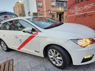 Ofrezco trabajo para conducir un taxi