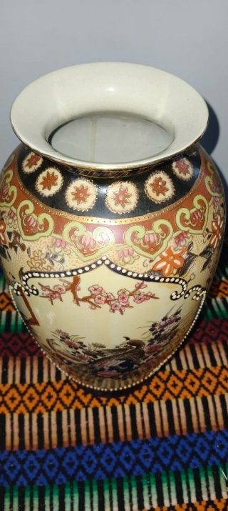 Jarrón de cerámica chino decorado