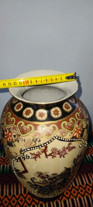 Jarrón de cerámica chino decorado