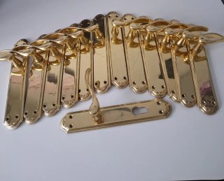 Manillas de latón para puertas