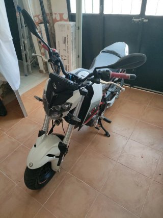 Benelli TNT 125 Roja y Blanca