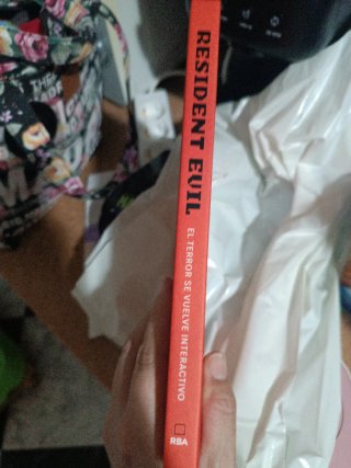 Libro "Resident Evil: El terror se vuelve..."
