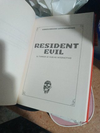 Libro "Resident Evil: El terror se vuelve..."