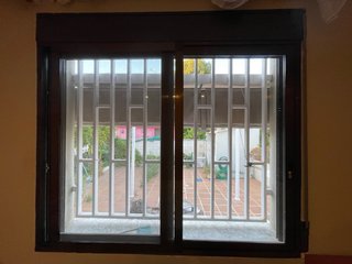 Ventanas aluminio con mosquitera y persiana