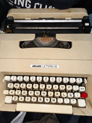 Máquina de escribir Olivetti Lettera 35