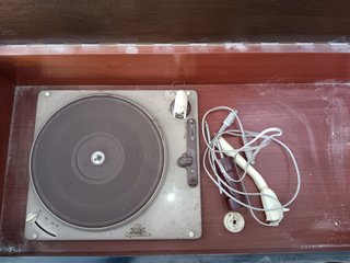 Mueble Vinilo-Radio Madera y Cristal