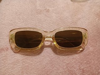 Gafas de sol transparentes y marrones