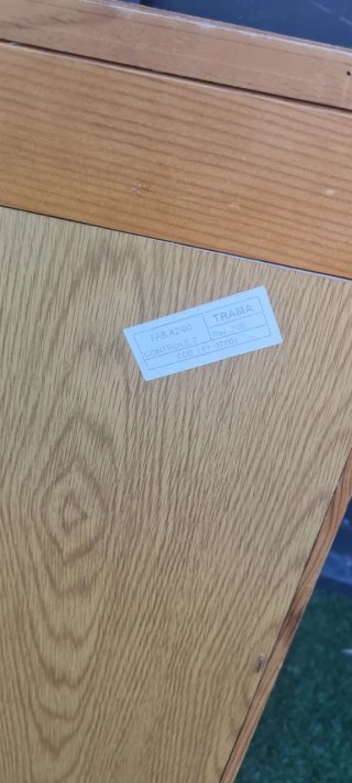 Cómoda de madera con 4 cajones