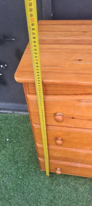 Cómoda de madera con 4 cajones