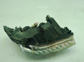 22948083 a1698200561 faro izq mercedes benz clase